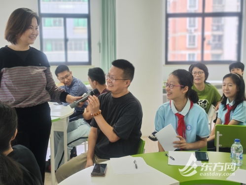 家校攜手，共育未來 記盧灣中學(xué)“繪家史·親子溝通”家庭教育開放日活動